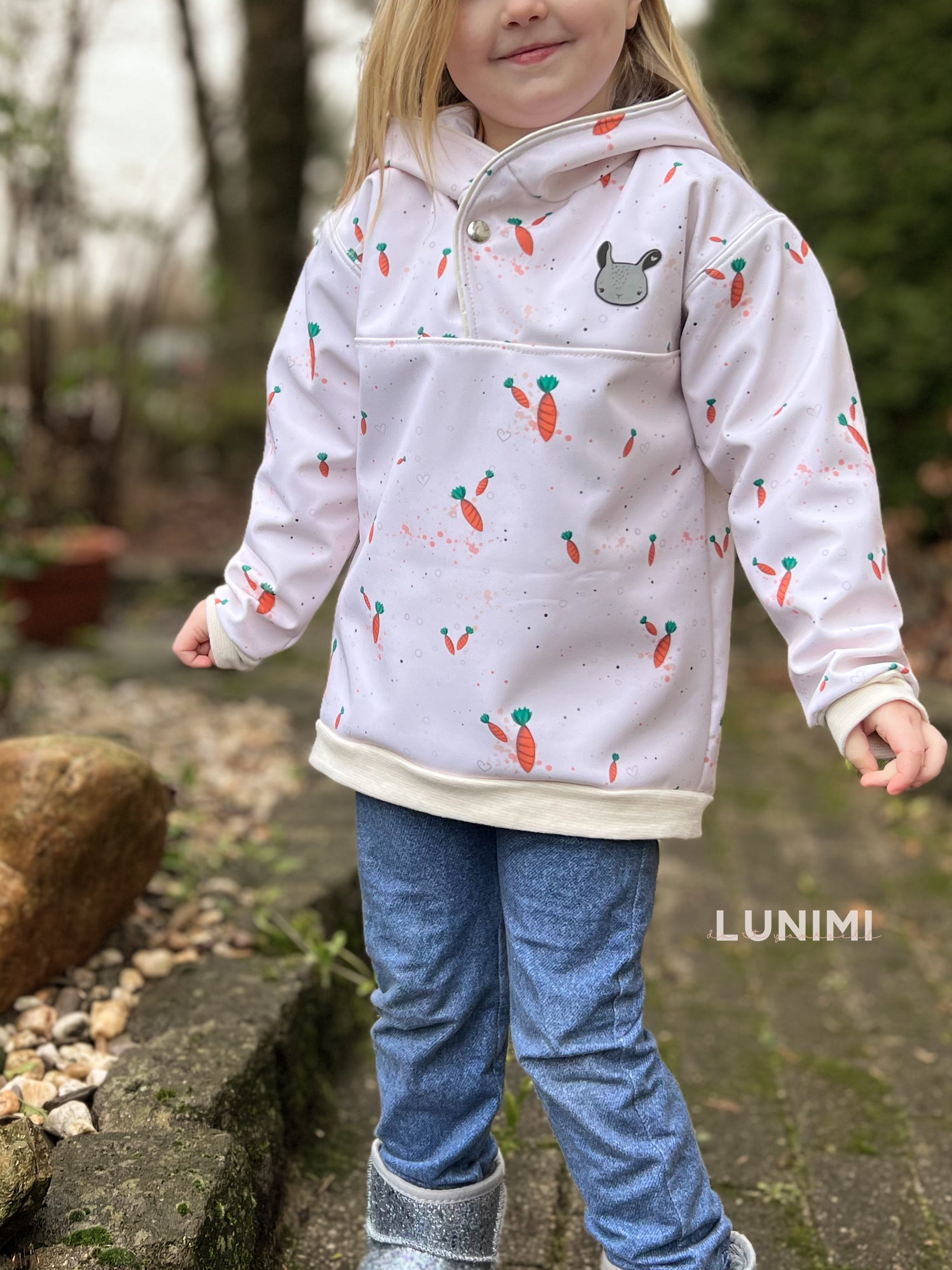 Love carrots in the heart Eigenproduktion beige